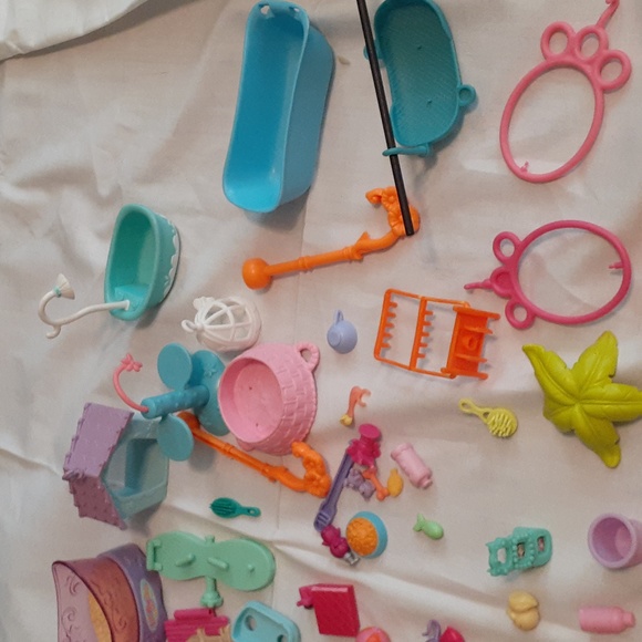 Mostly LPS littlest pet shop parts and pieces and misc others - Picture 4 of 6